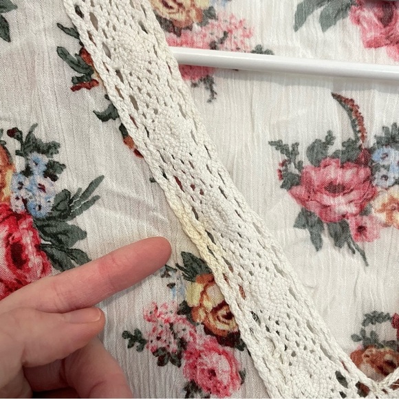 LOVESICK BY TORRID 0 Plus Size White Pink Floral Crochet Lace Short Sleeve Top - Picture 6 of 16